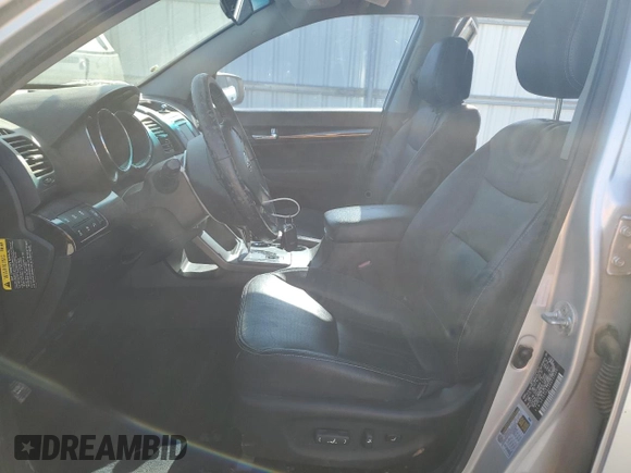 2013 Kia Sorento EX z VIN 5XYKUDA22DG335605, wystawiony jako Copart lot #47260645 z przebiegiem 175 314 mil mil oraz Szkoda całkowita • Salvage title. Historia ofert i sprzedaży dostępna na DreamBid. Obrazek 7.