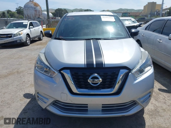 2020 Nissan Kicks S with VIN 3N1CP5BV6LL575146, listed as a IAAI auction lot 42101224 with 47,079 mi miles. Bid and sale history available at carsss.com. Image 12.