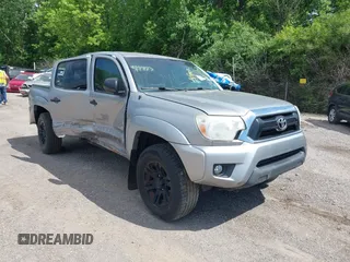 2015 Toyota Tacoma PreRunner z VIN 3TMJU4GN9FM179890, wystawiony jako IAAI lot #42225923 z przebiegiem 160 000 mil mil oraz . Historia ofert i sprzedaży dostępna na DreamBid. Obrazek 1.