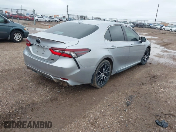 2022 Toyota Camry SE z VIN 4T1G11AK4NU690560, wystawiony jako IAAI lot #42183738 z przebiegiem 53 706 mil mil oraz . Historia ofert i sprzedaży dostępna na DreamBid. Obrazek 4.
