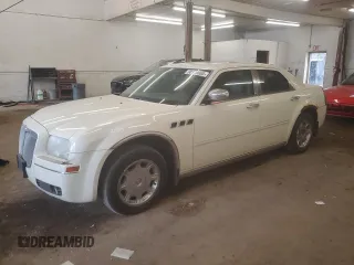 2006 Chrysler 300 Touring z VIN 2C3KA53GX6H193035, wystawiony jako Copart lot #60109065 z przebiegiem 169 231 mil mil oraz Czysty tytuł • Clean title. Historia ofert i sprzedaży dostępna na DreamBid. Obrazek 1.
