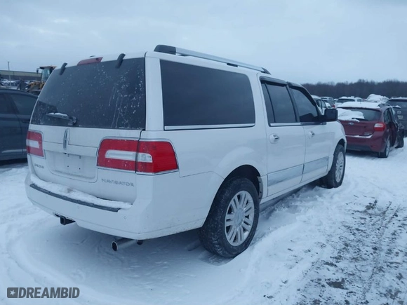 2012 Lincoln Navigator L with VIN 5LMJJ3J59CEL07440, listed as a IAAI auction lot 41257032 with 100,073 mi miles. Bid and sale history available at carsss.com. Image 4.