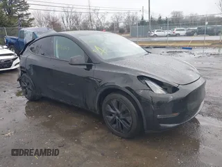 2024 Tesla Model Y Long Range with VIN 7SAYGAEE2RF182116, listed as a IAAI auction lot 41491047 with 8,064 mi miles. Bid and sale history available at carsss.com. Image 1.