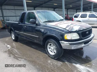 1998 Ford F-150 XL z VIN 1FTRX17L4WNC14123, wystawiony jako IAAI lot #42334283 z przebiegiem 233 522 mil mil oraz . Historia ofert i sprzedaży dostępna na DreamBid. Obrazek 1.