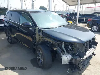 2019 Toyota Highlander LE z VIN 5TDZARFH7KS048715, wystawiony jako IAAI lot #42478988 z przebiegiem 91 391 mil mil oraz . Historia ofert i sprzedaży dostępna na DreamBid. Obrazek 1.