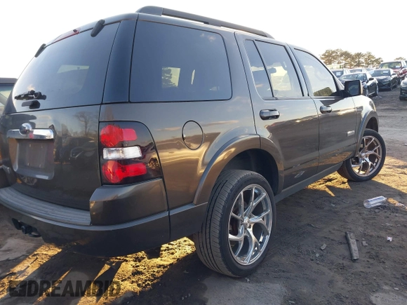 2008 Ford Explorer XLT with VIN 1FMEU63E38UA67079, listed as a IAAI auction lot 41398034 with 239,724 mi miles. Bid and sale history available at carsss.com. Image 4.