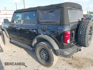 2022 Ford Bronco z VIN 1FMEE5BP3NLA74562, wystawiony jako IAAI lot #42338666 z przebiegiem 20 743 mil mil oraz . Historia ofert i sprzedaży dostępna na DreamBid. Obrazek 3.