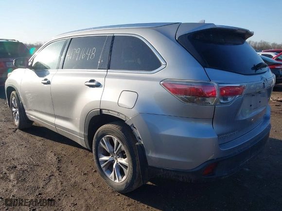 2015 Toyota Highlander XLE with VIN 5TDJKRFH8FS122806, listed as a IAAI auction lot 41791648 with 149,973 mi miles. Bid and sale history available at carsss.com. Image 3.