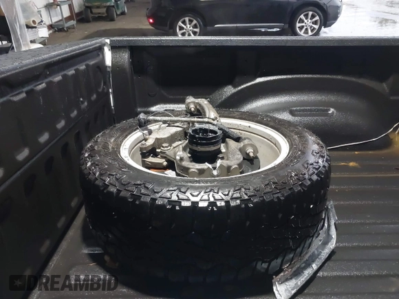 2023 Ram 1500 Big Horn z VIN 1C6RRFFG7PN698664, wystawiony jako IAAI lot #41103495 z przebiegiem 34 307 mil mil oraz . Historia ofert i sprzedaży dostępna na DreamBid. Obrazek 12.