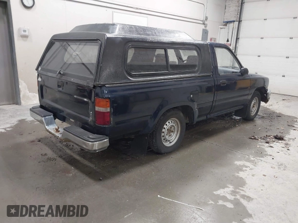 1994 Toyota Pickup z VIN JT4RN81AXR5176830, wystawiony jako IAAI lot #41924753 z przebiegiem 143 231 mil mil oraz . Historia ofert i sprzedaży dostępna na DreamBid. Obrazek 4.