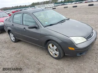 2007 Ford Focus S with VIN 1FAHP34N27W241819, listed as a IAAI auction lot 42040284 with 90,220 mi miles. Bid and sale history available at carsss.com. Image 1.
