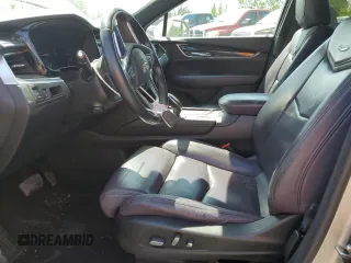 2017 Cadillac XT5 Premium Luxury AWD z VIN 1GYKNERS2HZ127538, wystawiony jako Copart lot #54570095 z przebiegiem 108 037 mil mil oraz Szkody całkowita. Historia ofert i sprzedaży dostępna na DreamBid. Obrazek 7.