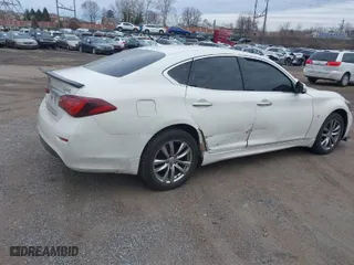 2016 Infiniti Q70 with VIN JN1BY1AR8GM270331, listed as a IAAI auction lot 41497630 with 93,922 mi miles. Bid and sale history available at carsss.com. Image 4.