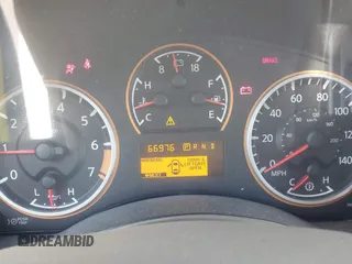 2014 Nissan Armada SV z VIN 5N1AA0NDXEN610636, wystawiony jako IAAI lot #41627340 z przebiegiem 66 976 mil mil oraz . Historia ofert i sprzedaży dostępna na DreamBid. Obrazek 7.