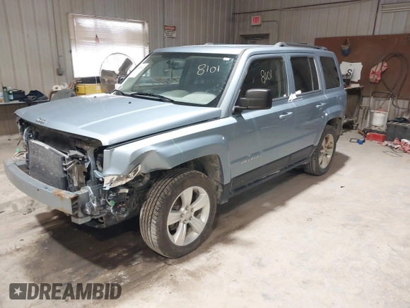 2013 Jeep Patriot Latitude z VIN 1C4NJRFB2DD140601, wystawiony jako IAAI lot #41938101 z przebiegiem 143 160 mil mil oraz . Historia ofert i sprzedaży dostępna na DreamBid. Obrazek 2.