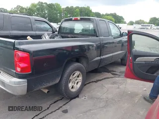 2005 Dodge Dakota SLT z VIN 1D7HE42K55S166266, wystawiony jako IAAI lot #42449608 z przebiegiem 192 728 mil mil oraz . Historia ofert i sprzedaży dostępna na DreamBid. Obrazek 4.