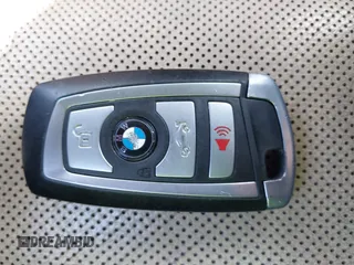 2013 BMW 7 Series 750Li xDrive z VIN WBAYF8C58DD141658, wystawiony jako IAAI lot #42327776 z przebiegiem 130 428 mil mil oraz . Historia ofert i sprzedaży dostępna na DreamBid. Obrazek 11.