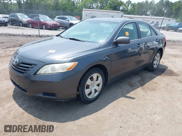 2007 Toyota Camry CE z VIN 4T1BE46K17U186575, wystawiony jako IAAI lot #42492280 z przebiegiem 184 813 mil mil oraz . Historia ofert i sprzedaży dostępna na DreamBid. Obrazek 2.