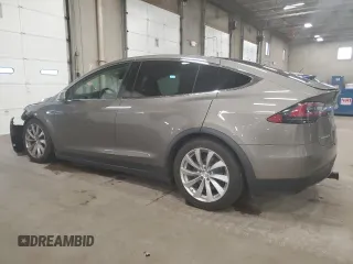 2016 Tesla Model X 70D z VIN 5YJXCBE20GF003018, wystawiony jako Copart lot #57671695 z przebiegiem 117 238 mil mil oraz Szkoda całkowita • Salvage title. Historia ofert i sprzedaży dostępna na DreamBid. Obrazek 2.