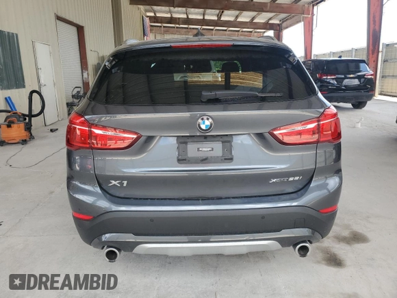 2022 BMW X1 xDrive28i z VIN WBXJG9C05N5U77973, wystawiony jako Copart lot #56828995 z przebiegiem 14 448 mil mil oraz Szkoda całkowita • Salvage title. Historia ofert i sprzedaży dostępna na DreamBid. Obrazek 6.