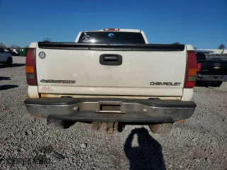 2000 Chevrolet Silverado 1500 LT with VIN 1GCEK19T0YE111021, listed as a Copart auction lot 89134345 with 331,038 mi miles and Salvage Title. Bid and sale history available at carsss.com. Image 6.