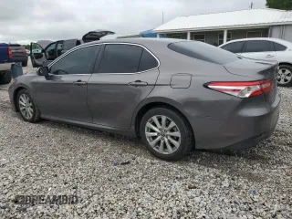 2018 Toyota Camry LE z VIN 4T1B11HK6JU092755, wystawiony jako Copart lot #59233625 z przebiegiem 110 467 mil mil oraz Szkoda całkowita • Salvage title. Historia ofert i sprzedaży dostępna na DreamBid. Obrazek 2.