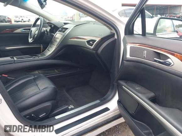 2015 Lincoln MKZ with VIN 3LN6L2G93FR610979, listed as a IAAI auction lot 41847966 with 184,166 mi miles. Bid and sale history available at carsss.com. Image 5.