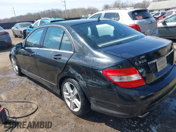 2011 Mercedes-Benz C 300 Sport z VIN WDDGF8BB3BR180976, wystawiony jako IAAI lot #41888785 z przebiegiem 47 532 mil mil oraz . Historia ofert i sprzedaży dostępna na DreamBid. Obrazek 3.
