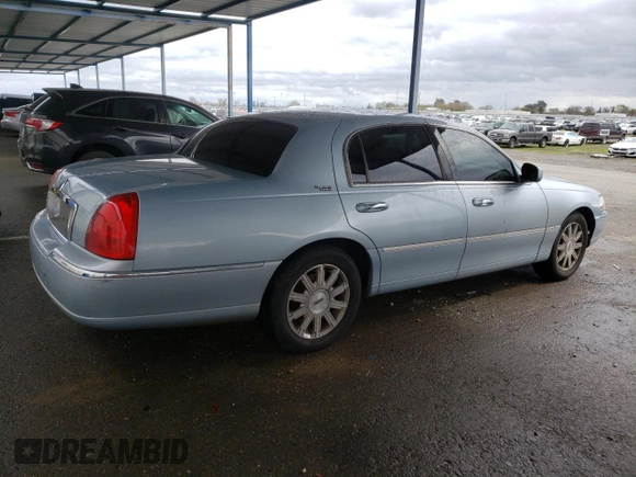 2006 Lincoln Town Car Signature Limited z VIN 1LNHM82W06Y616150, wystawiony jako Copart lot #48248225 z przebiegiem 111 545 mil mil oraz Szkoda całkowita • Salvage title. Historia ofert i sprzedaży dostępna na DreamBid. Obrazek 3.