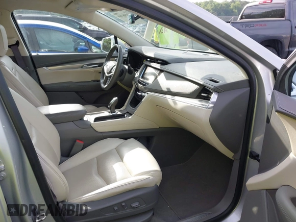 2017 Cadillac XT5 Luxury FWD z VIN 1GYKNBRS8HZ265955, wystawiony jako IAAI lot #42198769 z przebiegiem 125 086 mil mil oraz . Historia ofert i sprzedaży dostępna na DreamBid. Obrazek 5.