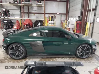 2021 Audi R8 z VIN WUAKBAFX3M7900923, wystawiony jako IAAI lot #41248773 z przebiegiem 7 048 mil mil oraz . Historia ofert i sprzedaży dostępna na DreamBid. Obrazek 14.