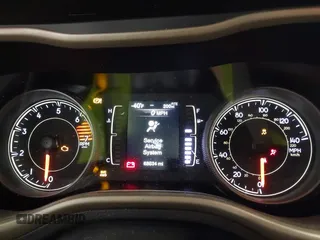 2018 Jeep Cherokee Latitude z VIN 1C4PJMCB9JD572453, wystawiony jako IAAI lot #41471831 z przebiegiem 68 634 mil mil oraz . Historia ofert i sprzedaży dostępna na DreamBid. Obrazek 7.