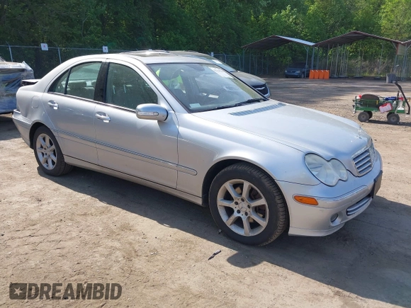 2007 Mercedes-Benz C 280 Luxury z VIN WDBRF92H57F889820, wystawiony jako IAAI lot #42144786 z przebiegiem 147 484 mil mil oraz . Historia ofert i sprzedaży dostępna na DreamBid. Obrazek 1.