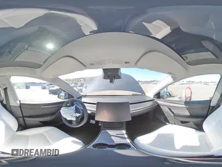 2022 Tesla Model Y Long Range z VIN 7SAYGAEE5NF573044, wystawiony jako Copart lot #49230835 z przebiegiem 41 220 mil mil oraz Szkody całkowita. Historia ofert i sprzedaży dostępna na DreamBid. Obrazek 13.