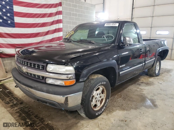2000 Chevrolet Silverado 1500 LS with VIN 1GCEK14T1YE263459, listed as a Copart auction lot 48851852 with 146,246 mi miles and Salvage Title. Bid and sale history available at carsss.com. Image 2.