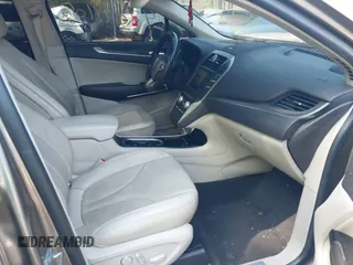 2019 Lincoln MKC Reserve with VIN 5LMCJ3D93KUL53163, listed as a IAAI auction lot 42097105 with 71,066 mi miles and . Bid and sale history available at DreamBid. Image 5.