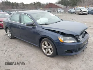 2013 Volkswagen Passat SE z VIN 1VWBP7A37DC145575, wystawiony jako IAAI lot #41253095 z przebiegiem 93 702 mil mil oraz . Historia ofert i sprzedaży dostępna na DreamBid. Obrazek 1.