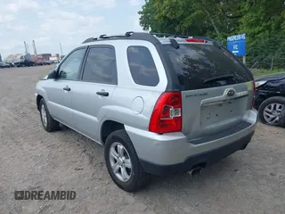 2009 Kia Sportage LX with VIN KNDJF724997633726, listed as a IAAI auction lot 39952246 with 201,090 mi miles and . Bid and sale history available at DreamBid. Image 3.
