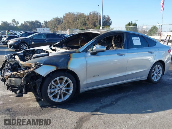 2019 Ford Fusion SE with VIN 3FA6P0LU9KR261608, listed as a IAAI auction lot 41610090 with Not Provided miles. Bid and sale history available at carsss.com. Image 6.