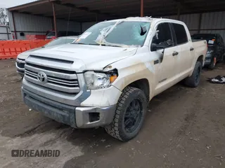 2016 Toyota Tundra SR5 z VIN 5TFDW5F13GX509045, wystawiony jako IAAI lot #41554023 z przebiegiem 165 026 mil mil oraz . Historia ofert i sprzedaży dostępna na DreamBid. Obrazek 17.