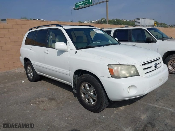 2006 Toyota Highlander w/3rd Row with VIN JTEDP21A460117651, listed as a IAAI auction lot 40618172 with 218,563 mi miles. Bid and sale history available at carsss.com. Image 1.
