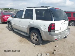 2004 Chevrolet TrailBlazer LS with VIN 1GNDT13S442417473, listed as a IAAI auction lot 42068833 with 284,892 mi miles. Bid and sale history available at carsss.com. Image 3.