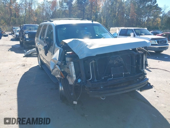 2013 Chevrolet Tahoe LT z VIN 1GNSCBE05DR378859, wystawiony jako IAAI lot #41074700 z przebiegiem 184 925 mil mil oraz . Historia ofert i sprzedaży dostępna na DreamBid. Obrazek 6.