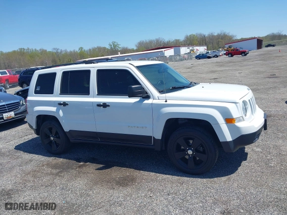 2016 Jeep Patriot Latitude with VIN 1C4NJRFB7GD718468, listed as a IAAI auction lot 42065343 with 92,009 mi miles. Bid and sale history available at carsss.com. Image 13.