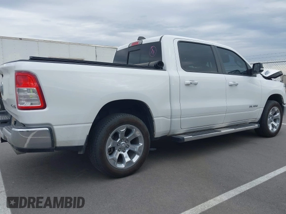 2020 Ram 1500 Big Horn z VIN 1C6SRFFT0LN394102, wystawiony jako IAAI lot #42282361 z przebiegiem 56 065 mil mil oraz . Historia ofert i sprzedaży dostępna na DreamBid. Obrazek 13.