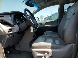 2017 Toyota Sienna XLE Auto Access Seat with VIN 5TDYZ3DC2HS879086, listed as a Copart auction lot 63420055 with 91,918 mi miles and Clean title. Bid and sale history available at DreamBid. Image 7.
