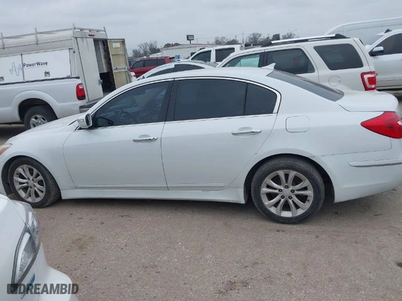 2013 Hyundai Genesis 3.8L with VIN KMHGC4DD5DU243646, listed as a IAAI auction lot 41598641 with 196,229 mi miles. Bid and sale history available at carsss.com. Image 14.
