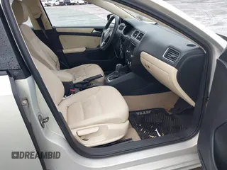 2011 Volkswagen Jetta SE with VIN 3VWDZ7AJ4BM387236, listed as a IAAI auction lot 41875995 with 202,028 mi miles and . Bid and sale history available at DreamBid. Image 5.