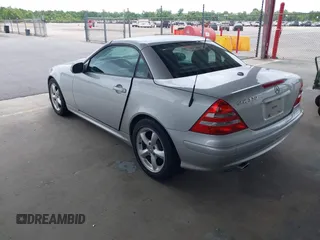 2001 Mercedes-Benz SLK 230/320 z VIN WDBKK65F91F207521, wystawiony jako IAAI lot #42293937 z przebiegiem 30 919 mil mil oraz . Historia ofert i sprzedaży dostępna na DreamBid. Obrazek 3.