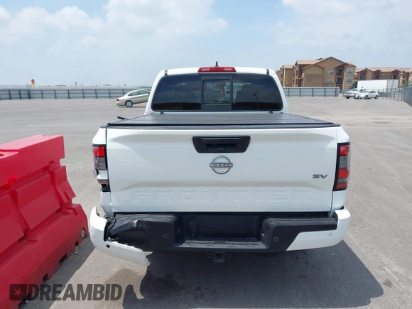 2022 Nissan Frontier SV z VIN 1N6ED1EJXNN693314, wystawiony jako IAAI lot #42322104 z przebiegiem 52 565 mil mil oraz . Historia ofert i sprzedaży dostępna na DreamBid. Obrazek 17.